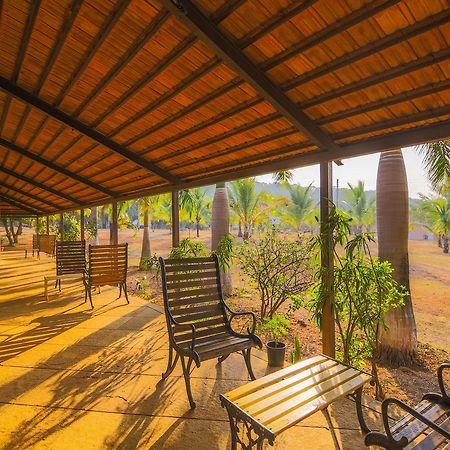 V Resorts Mahua Bagh Murud Nāndgaon Exteriör bild