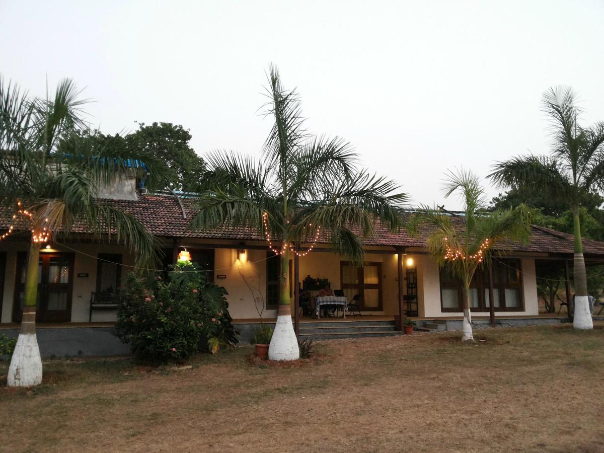V Resorts Mahua Bagh Murud Nāndgaon Exteriör bild