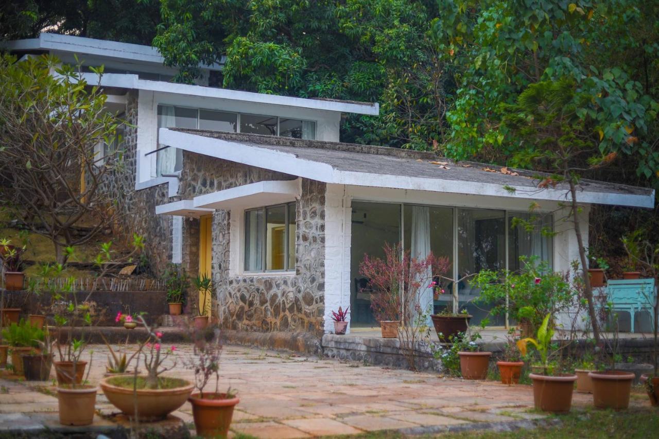 V Resorts Mahua Bagh Murud Nāndgaon Exteriör bild
