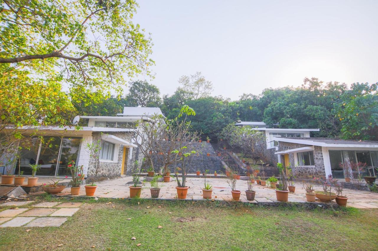 V Resorts Mahua Bagh Murud Nāndgaon Exteriör bild