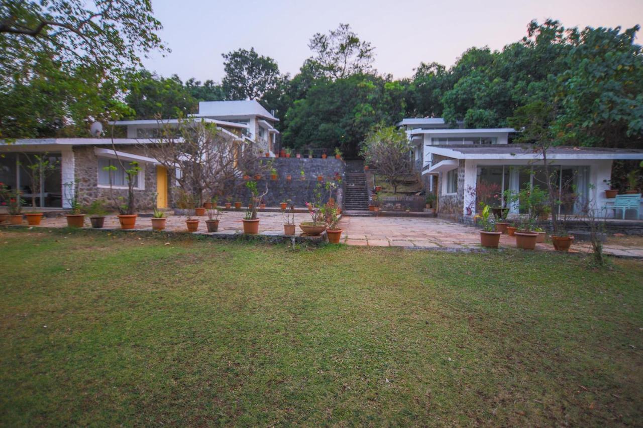 V Resorts Mahua Bagh Murud Nāndgaon Exteriör bild