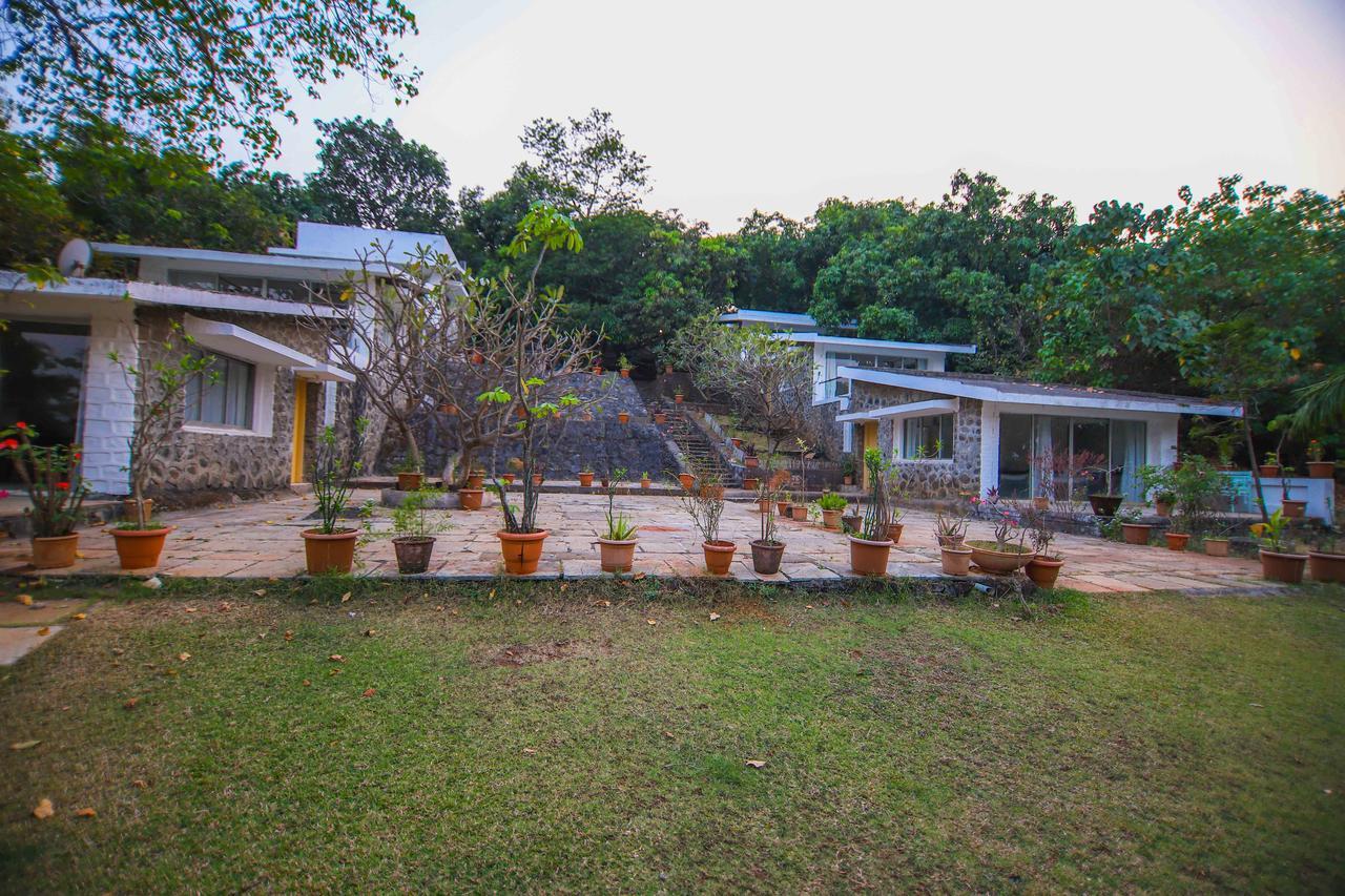 V Resorts Mahua Bagh Murud Nāndgaon Exteriör bild