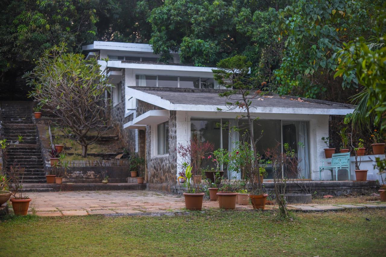 V Resorts Mahua Bagh Murud Nāndgaon Exteriör bild