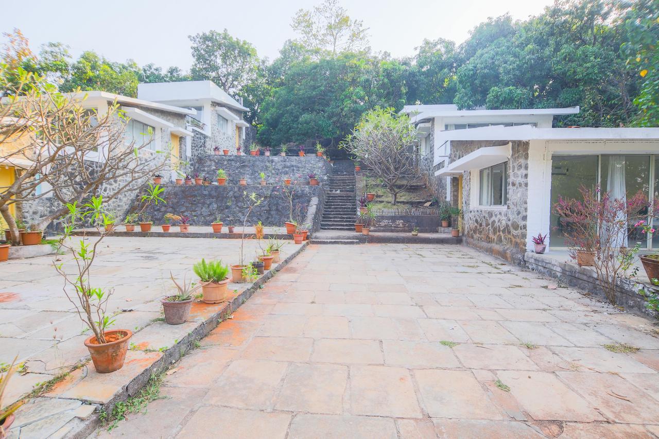 V Resorts Mahua Bagh Murud Nāndgaon Exteriör bild