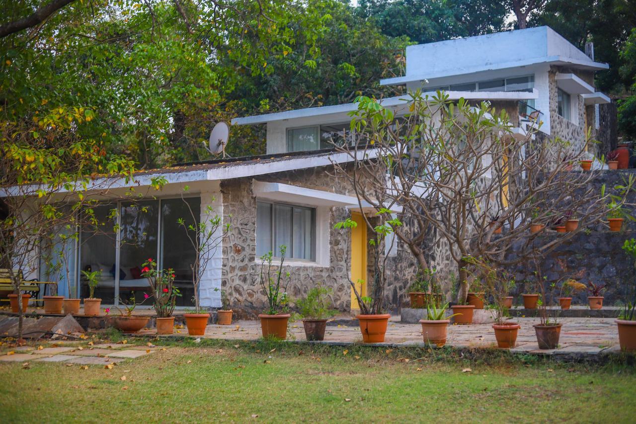 V Resorts Mahua Bagh Murud Nāndgaon Exteriör bild