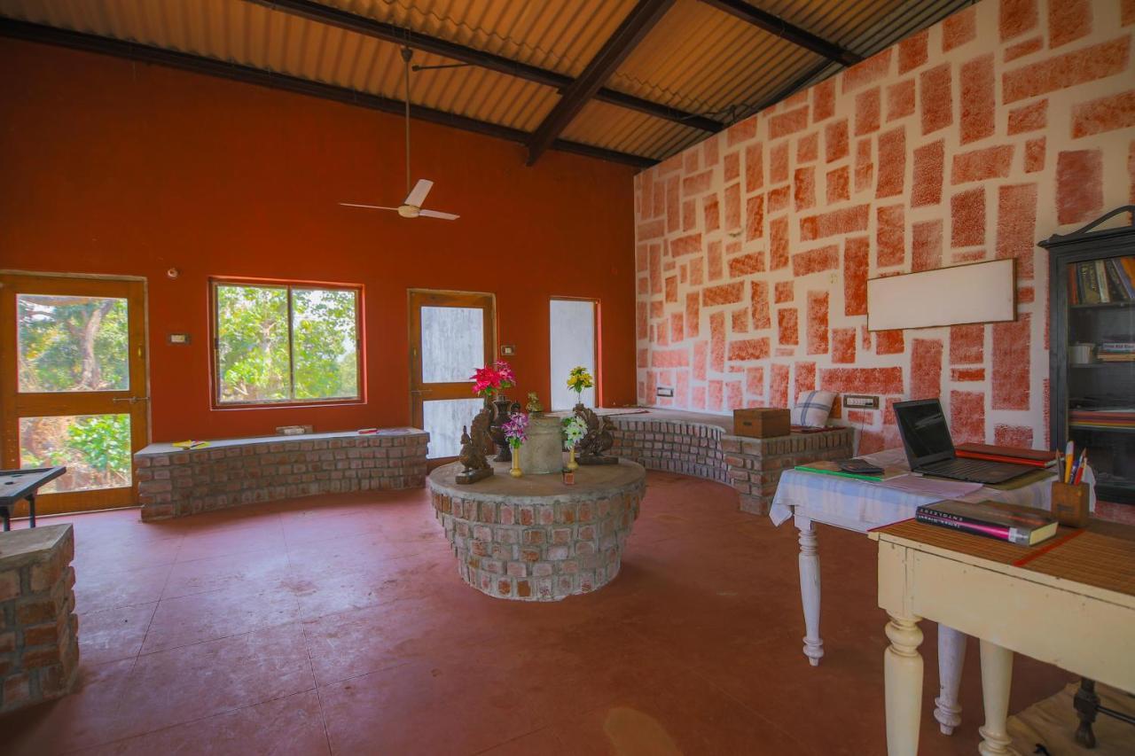 V Resorts Mahua Bagh Murud Nāndgaon Exteriör bild